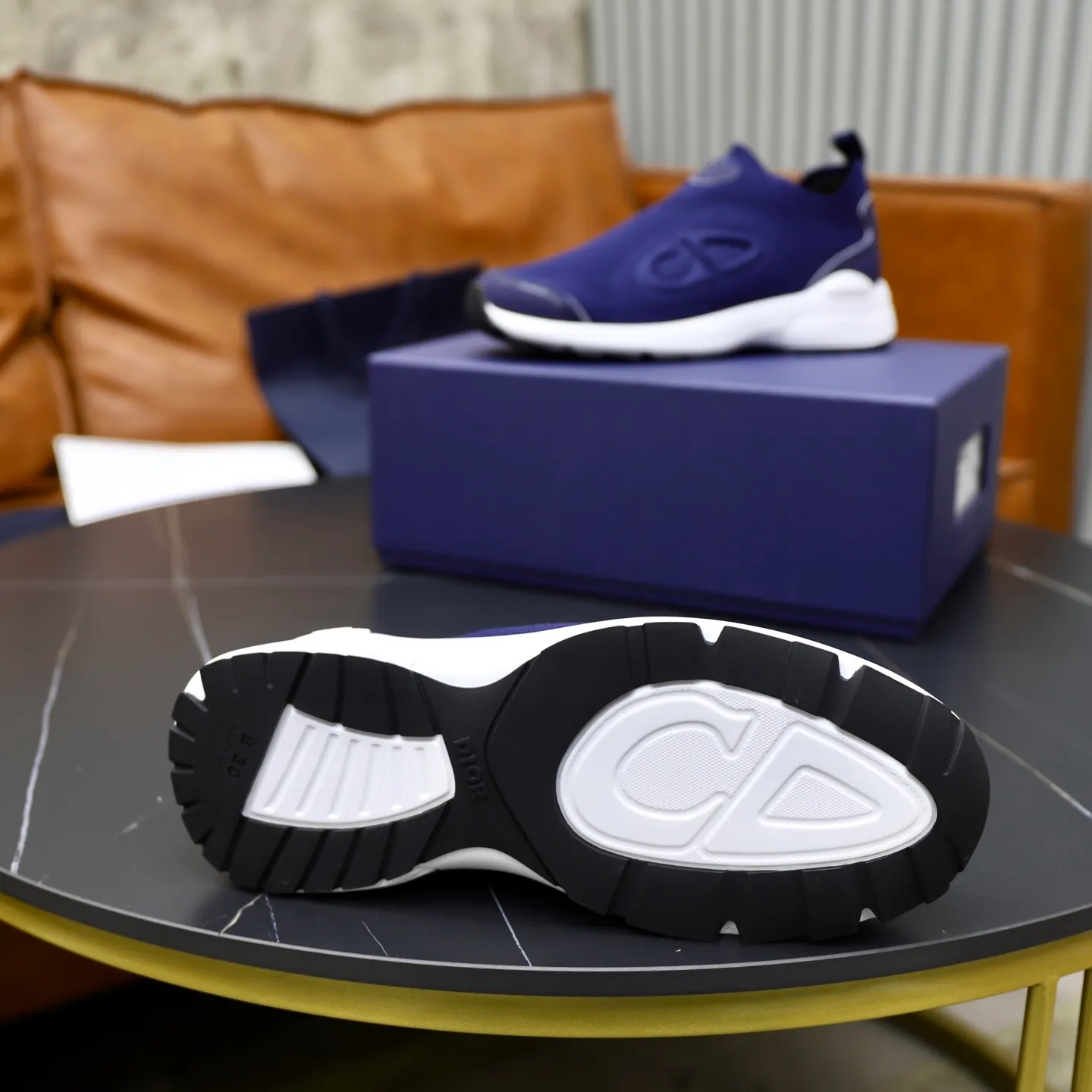 Ex-factory price: 520💰Dior B30’s latest hot model is shipped, the original version is manufactured 1:1 ▪️ Fabric: Original customized fly weave ▪️ Lining: Imported breathable mesh ▪️ Sole: Original molded non-slip outsole ▪️ Size: 38-46 (45 and 46 are custom-made and cannot be returned or exchanged)